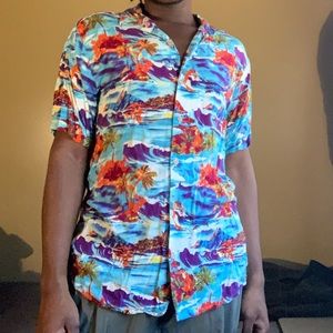 MEDIUM HAWAIIAN VACAY SHORTSLEEVE SHIRT!!!